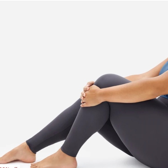 Everlane Perform Leggings - Picture 4 of 10